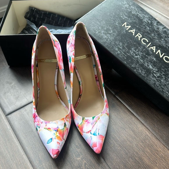 Floral Marciano heels 38.5/ 8.5 - Picture 1 of 3